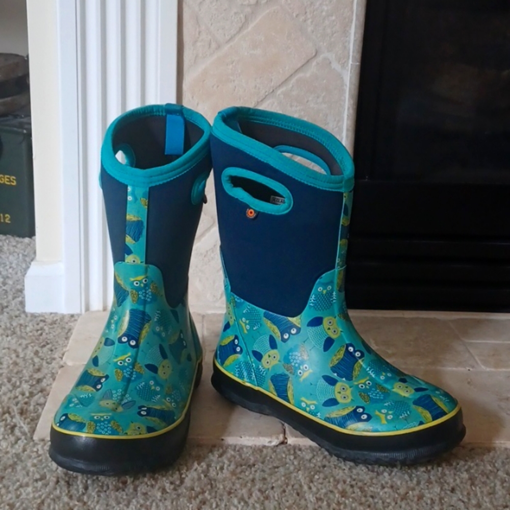 Bogs children's winter boots classic owls size 4 women's size 6